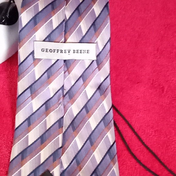 Men's Tie,58inches by 4inches wide. - Picture 3 of 6